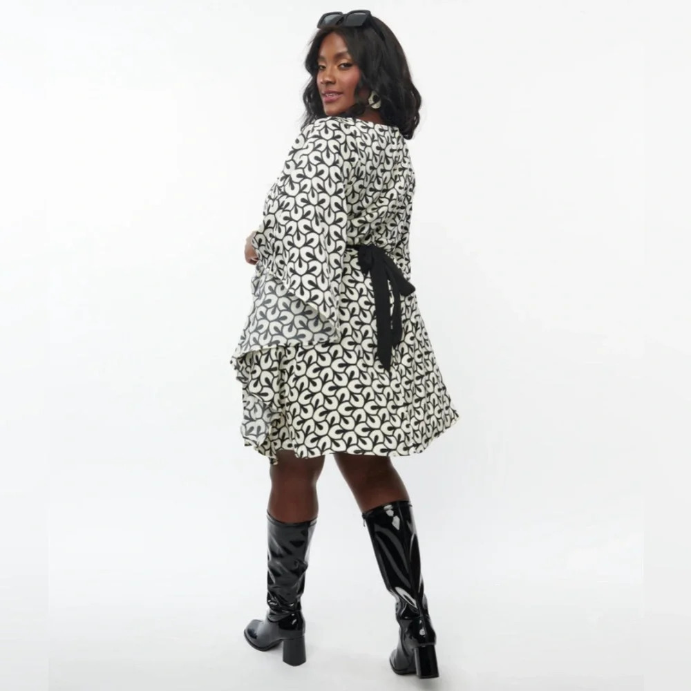 🦋B2G1🦋UNIQUE VINTAGE SMAK PARLOUR Ivory & Black Groovy Horseshoe Print Dress - Picture 5 of 14